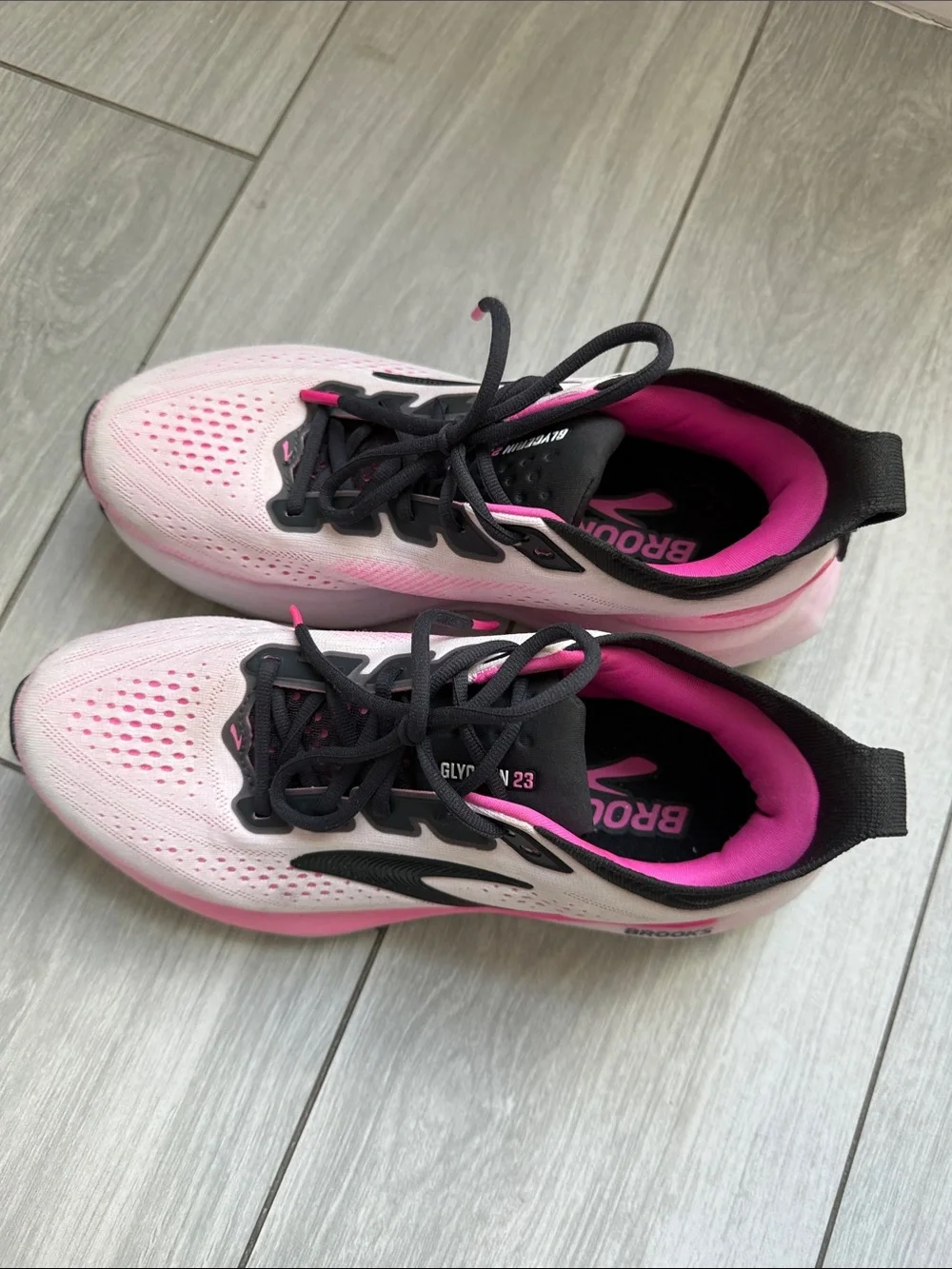 Brooks Glycerin 23 White - Phantom - Cyber Pink, Size 10